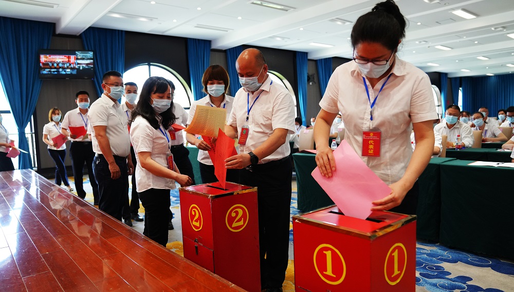 參會(huì)代表投票.jpg
